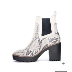 CHINESE LAUNDRY Good Day Bootie